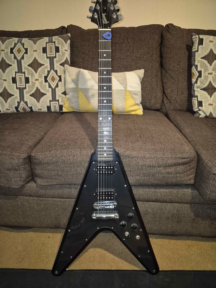 Full front view of the 2006 New Century Flying V