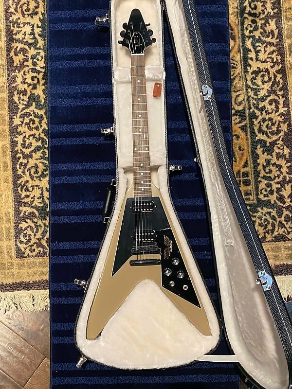 Full front view of the 2013 Gibson Government Series Flying V in its case