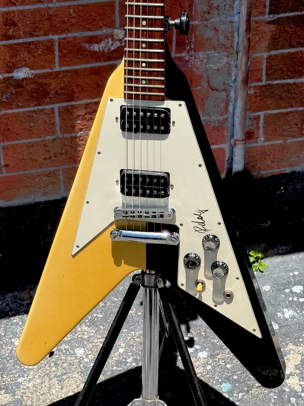 Close body view of the 1993 Rudolf Schenker Flying V