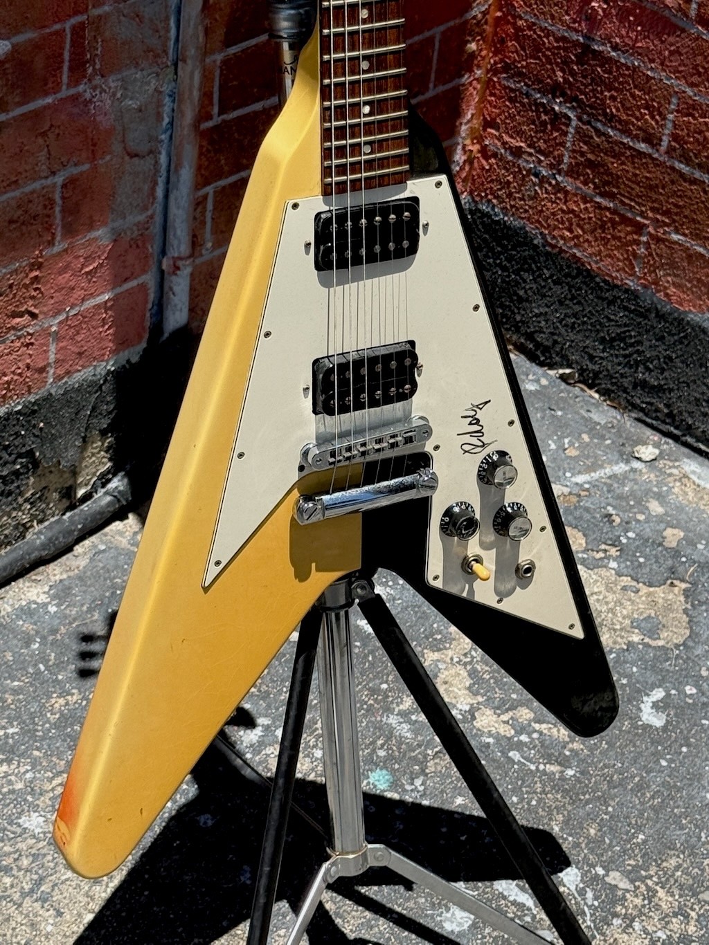 Additional front view of the Flying V